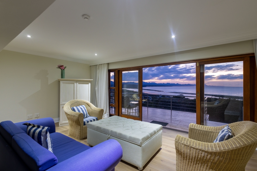 7 Bedroom Property for Sale in Bowtie Western Cape
